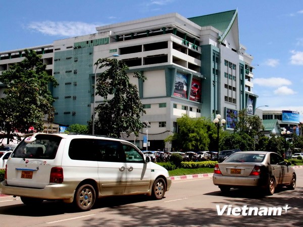 Vietnamese businesses help Laos build trade centers